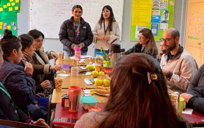 Reconstruyendo desde las emociones: asistentes de la educación fortalecen su bienestar socioemocional